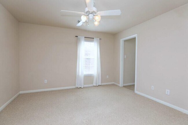 Building Photo - 26215 Park Ivy Ln