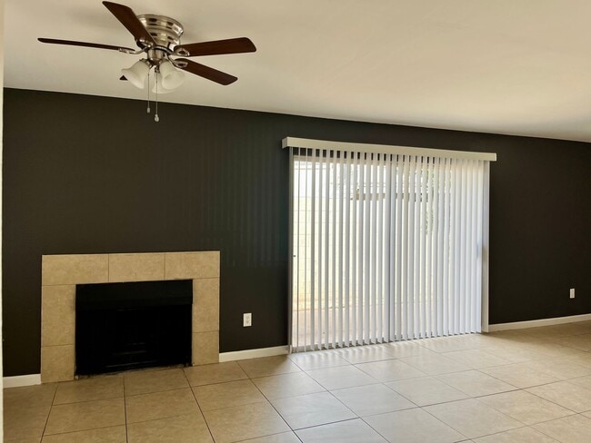 Building Photo - 3bd 2ba Townhouse - Recently Remodel!