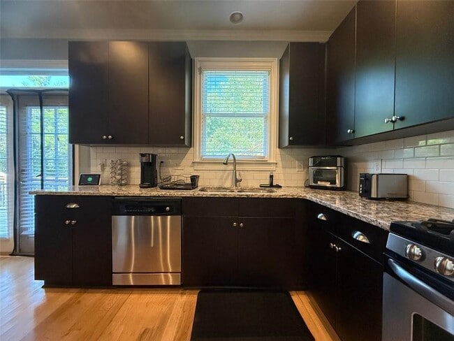 Building Photo - 1429 Dupont Commons Cir NW