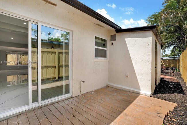 Building Photo - 907 SW 15th Terrace