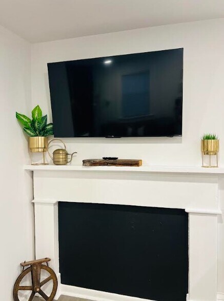 Building Photo - 10 Glass St