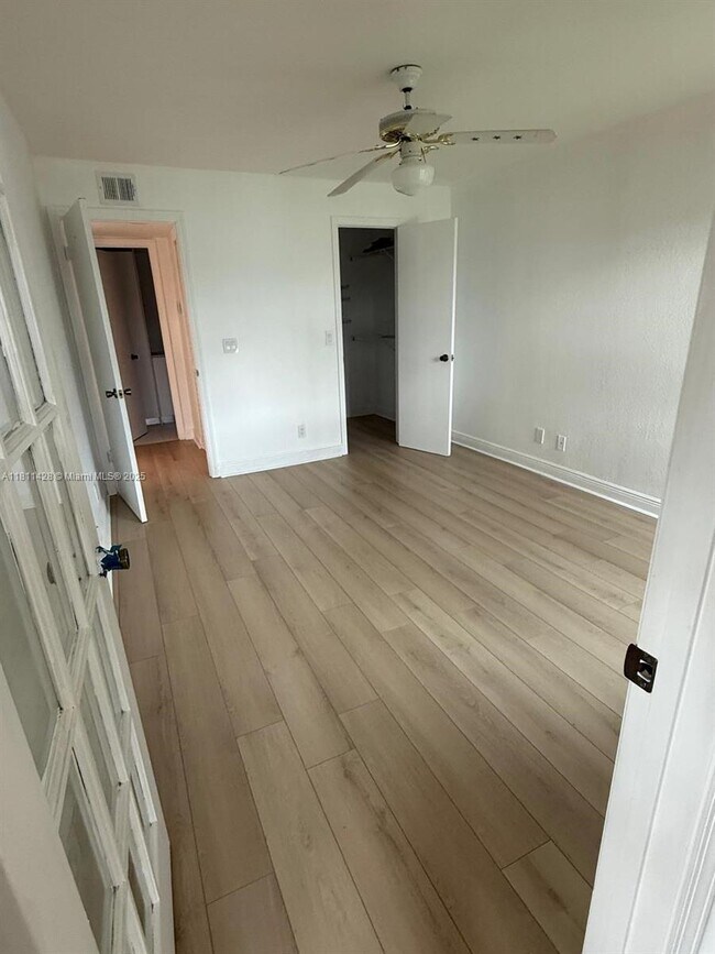 Building Photo - 12510 Vista Isles Dr