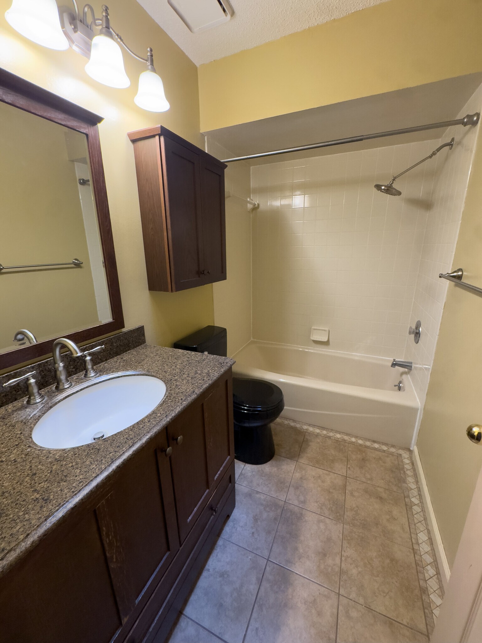 Guest Bathroom - 426 Arlington Dr