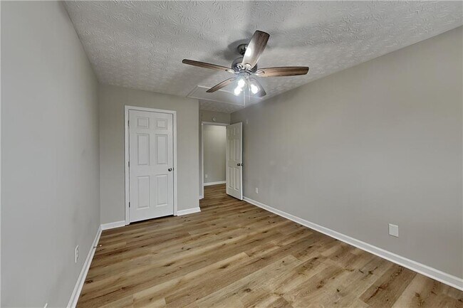 Building Photo - 293 Topaz Dr