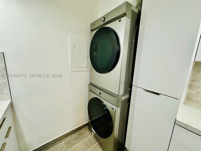 Building Photo - 7915 SW 86th St