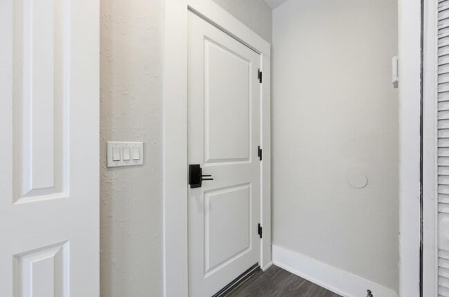 Building Photo - 300 E 3rd St