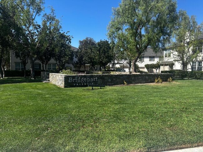 Building Photo - Nestled in The Upscale Neighborhood of Val...