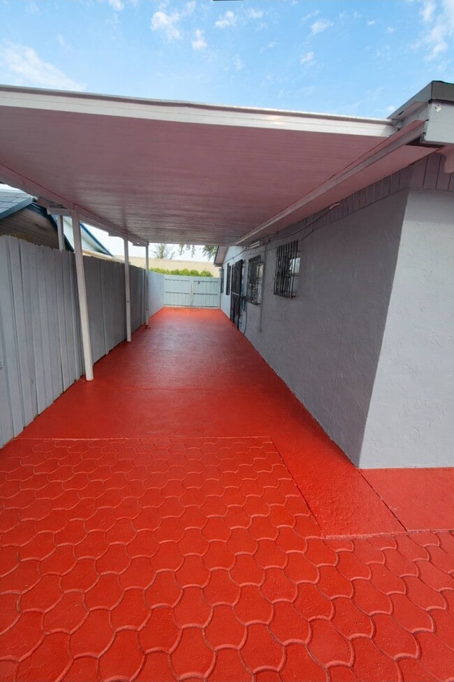 Building Photo - 1220 SW 78th Ave