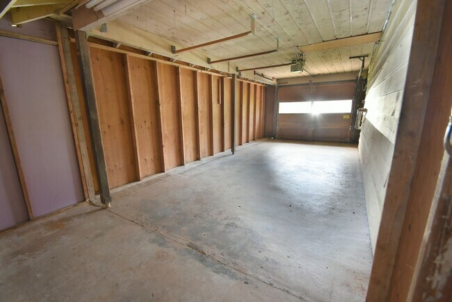 Building Photo - 3Bd/1.75Ba Bellevue House