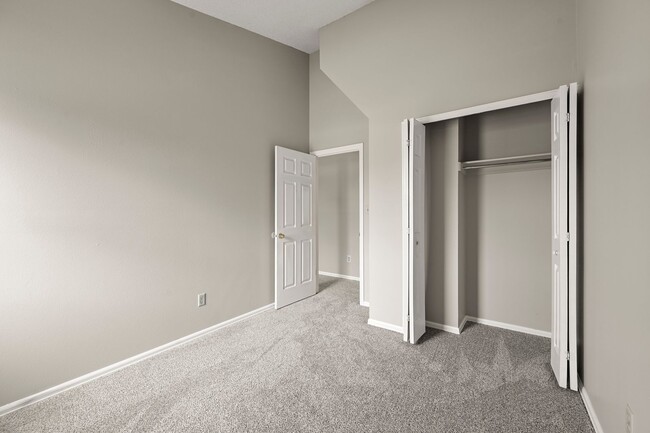 Building Photo - 3 Bedroom Townhouse Close To Ft. Carson