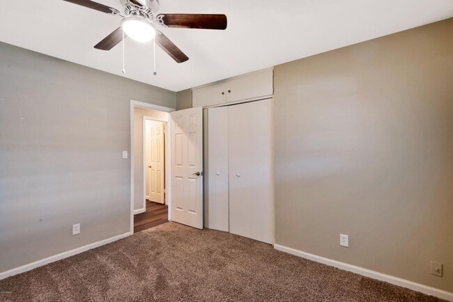 Building Photo - Remodeled property with lots of space and ...