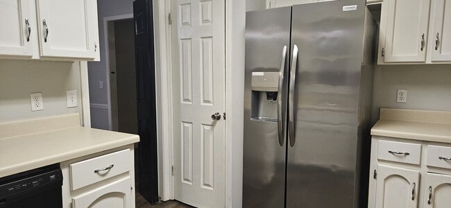 Building Photo - 211 Plantation Rd