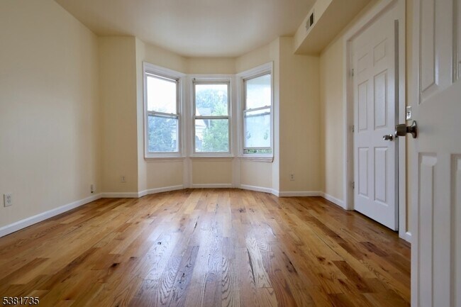 Primary Photo - 112 Chadwick Ave
