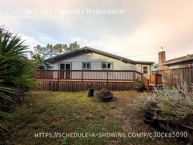 Building Photo - 3040 SE Dune Ave