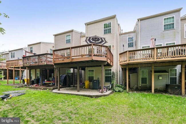Building Photo - 8727 Thornbrook Dr
