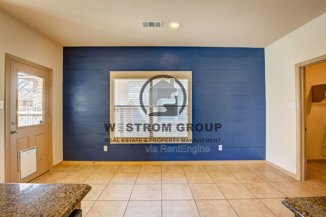 Building Photo - 3217 Hornbeam St