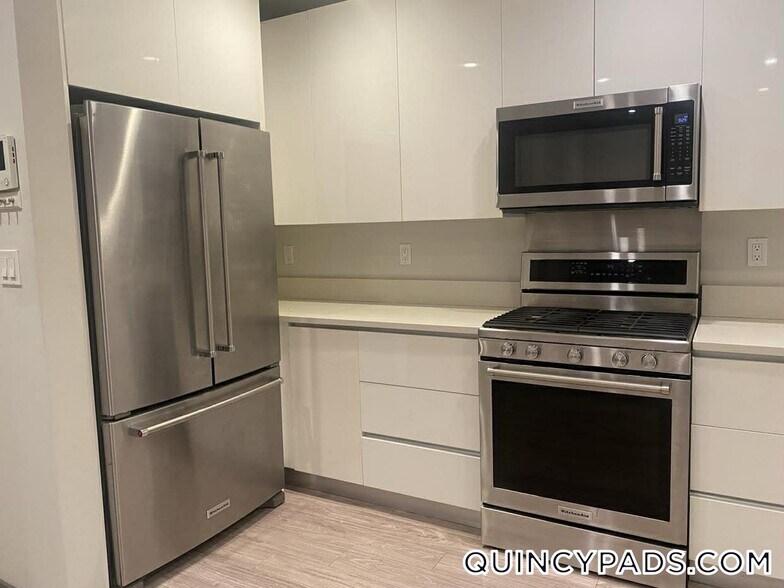 Building Photo - 145 Newbury Ave