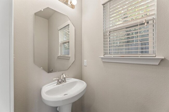 Building Photo - 18007 Malnati Dr