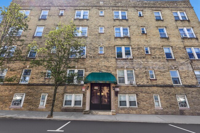 Primary Photo - 7505 Palisade Ave