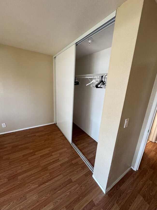 Building Photo - Condo 2 Bed / 2 Bath – In-Unit Laundry – C...