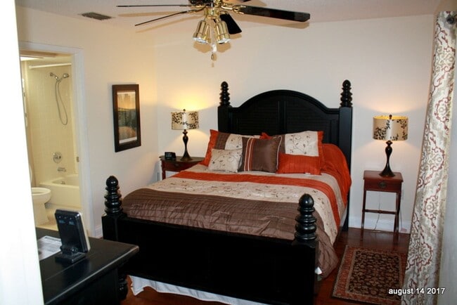 Building Photo - Beautiful 2 bed 2 bath in New Port Richey ...