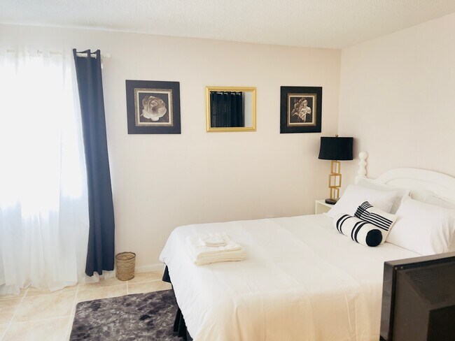 Building Photo - 64 Pine Track