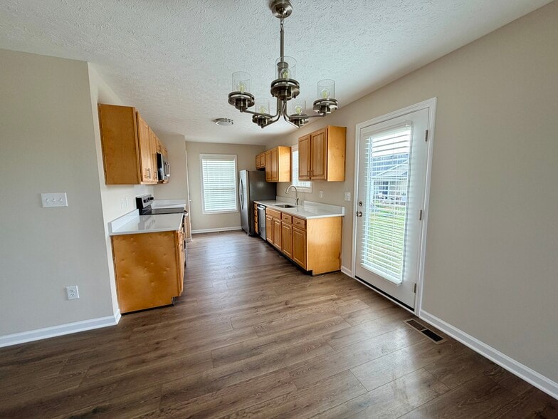 Building Photo - 319 Sandy Ct