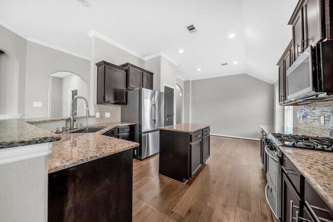 Building Photo - 18739 Laurel Hills Dr