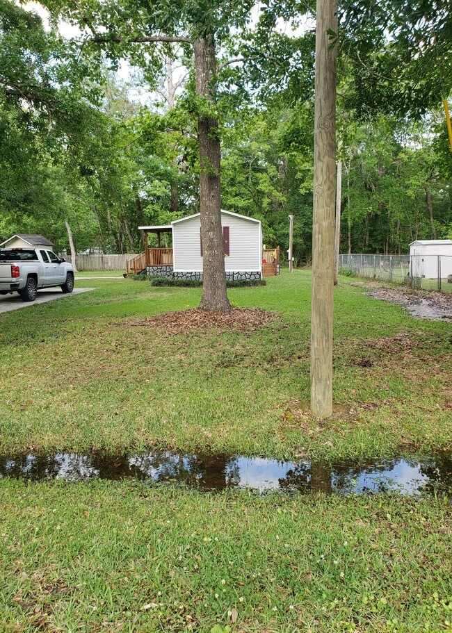 Building Photo - 7310 Pineview Dr