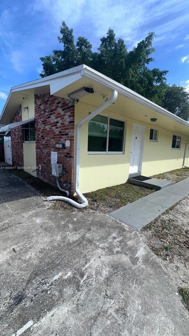 Building Photo - 2312 Van Buren St