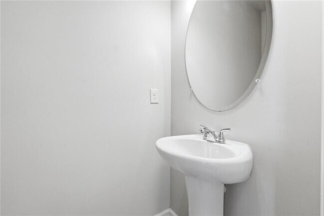 Building Photo - 331 Turtle Creek Dr