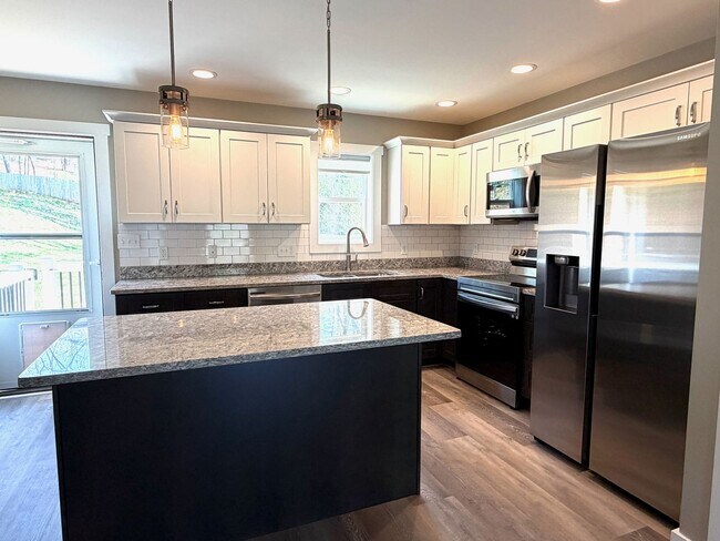 Building Photo - Leicester - Immaculate Three Bedroom with Huge Backyard