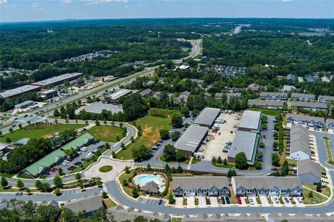 Building Photo - 723 Woodstock Grove Dr