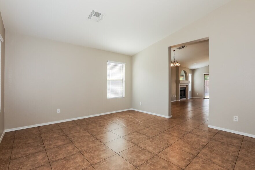 Building Photo - 1033 E Yuma Ave