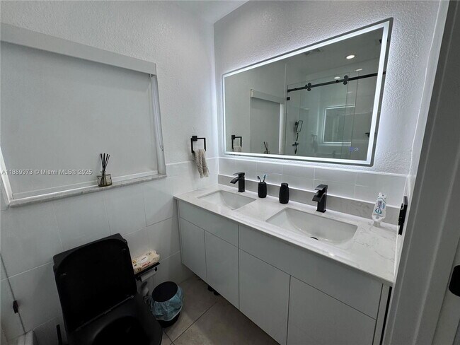 Building Photo - 14849 SW 176th St