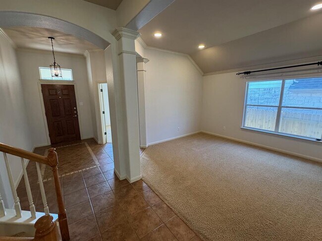 Building Photo - 9820 Savannah Ridge Dr