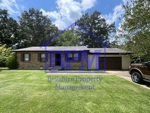 Building Photo - Charming 3 Bed, 1 Bath Home on Falcon Dr –...