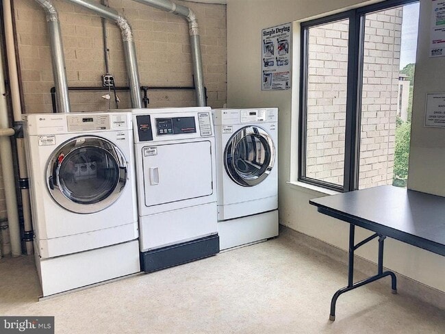 Building Photo - 3100 S Manchester St