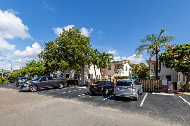 Building Photo - 2591 NE 55th Ct