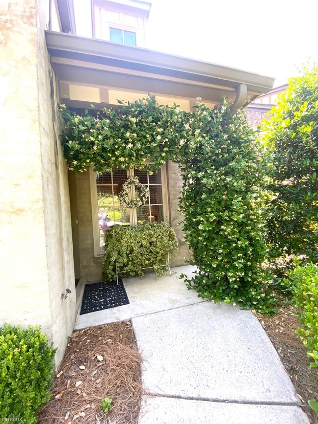 Building Photo - 3 br, 2.5 bath Townhome - 4618 Cotswold Lane
