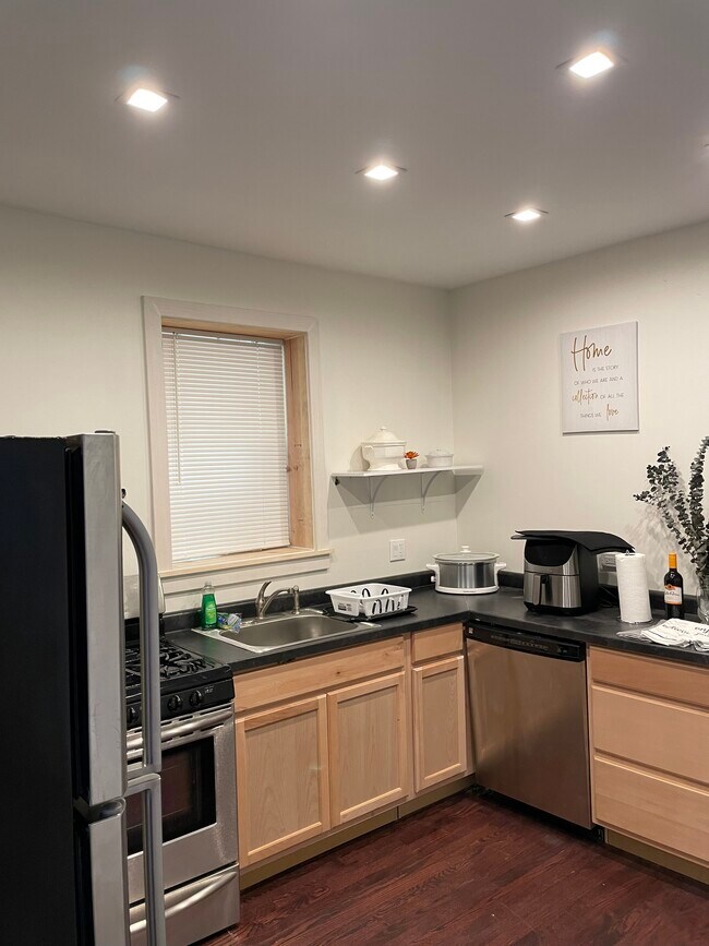 Building Photo - 2336 W 22nd Pl