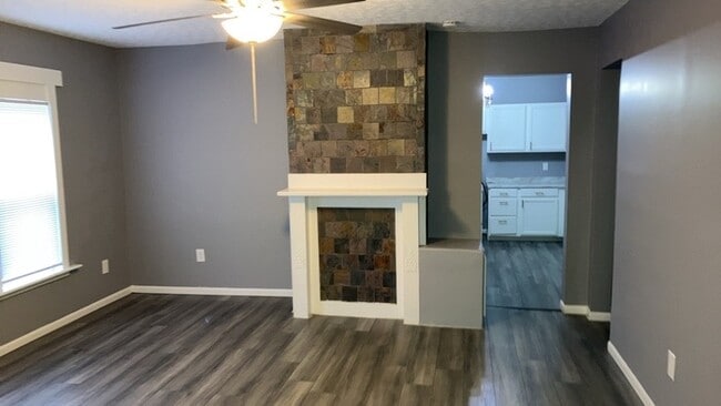 Building Photo - 105 S Irwin St