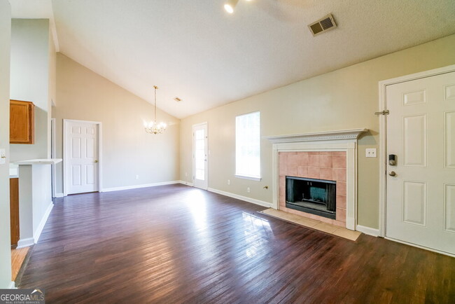 Building Photo - 1214 Foxwood Dr