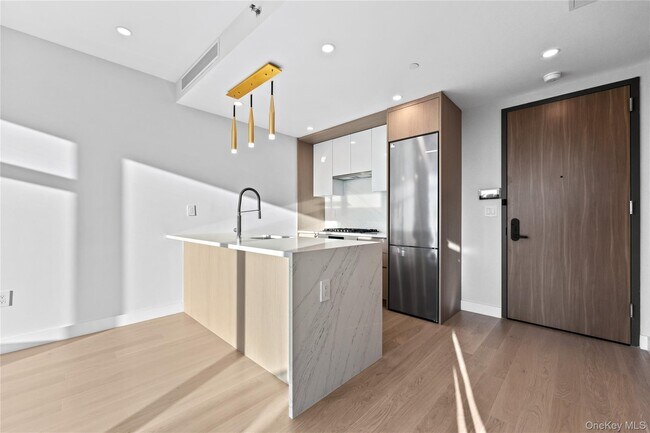 Building Photo - 38-20 Parsons Blvd