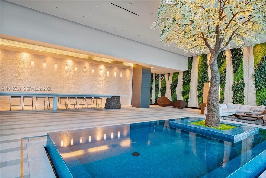 Building Photo - 851 NE 1st Ave