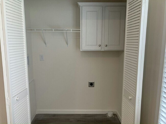 Building Photo - 491 Hillcrest Ln