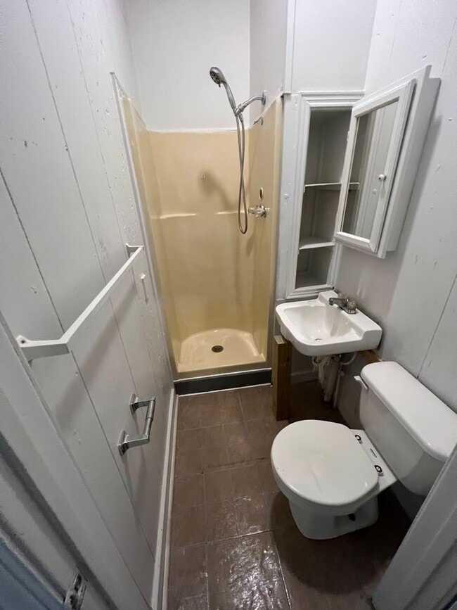 Building Photo - 3 bedroom 2 Bath $875