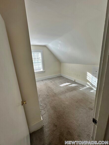 Building Photo - 256 Lowell Ave