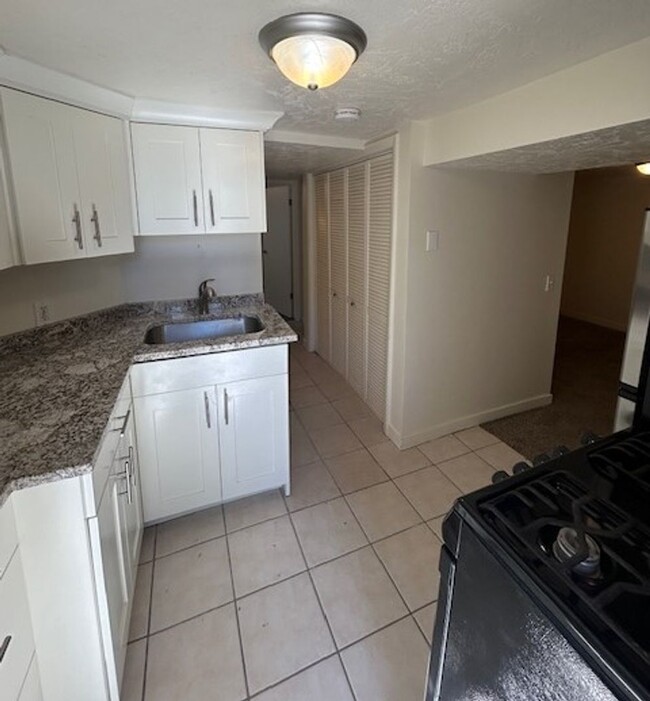 Building Photo - Duplex For Rent in South Salt Lake!