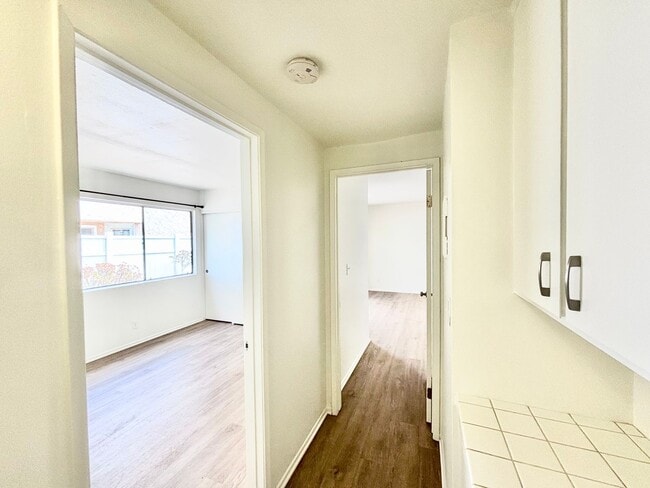 Building Photo - Oxnard | Welcome to the Pearl of Oxnard Du...